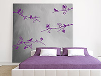 Wandtattoo Set Äste mit Vögeln in violett im Schlafzimmer