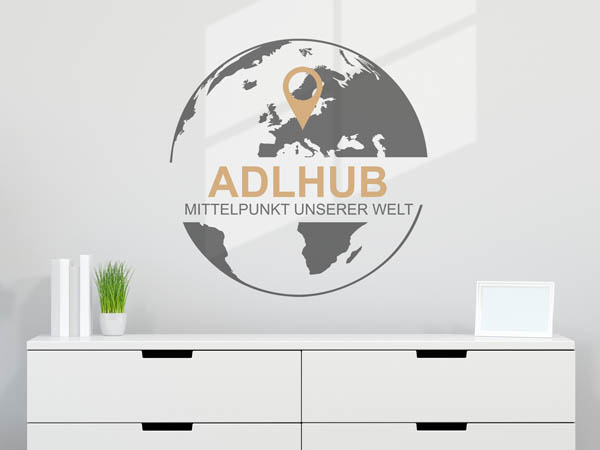 Wandtattoo Adlhub - Mittelpunkt unserer Welt mit Pin im Globus