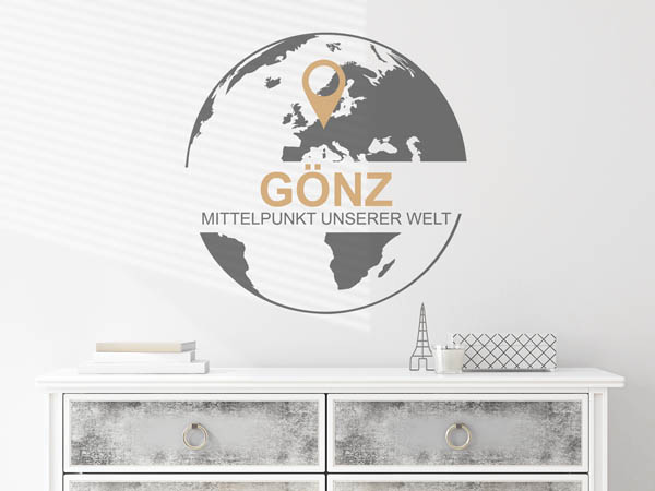 Wandtattoo Gönz - Mittelpunkt unserer Welt mit Pin im Globus