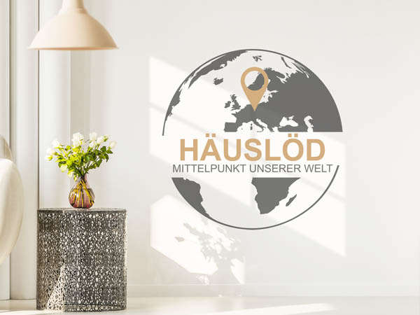 Wandtattoo Häuslöd - Mittelpunkt unserer Welt mit Pin im Globus