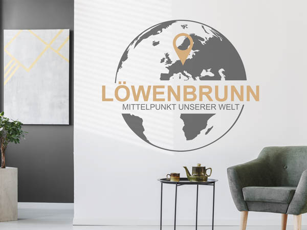 Wandtattoo Löwenbrunn - Mittelpunkt unserer Welt mit Pin im Globus