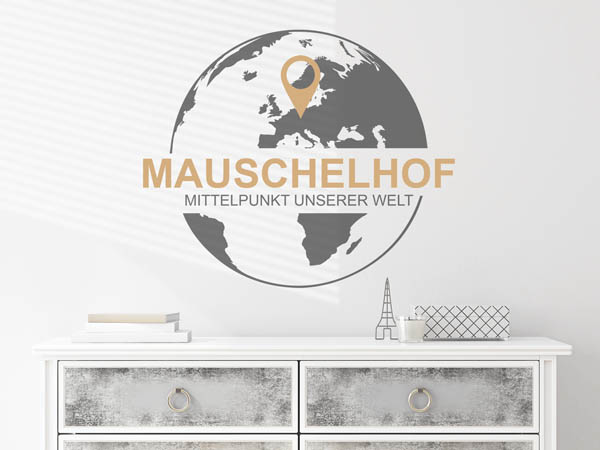 Wandtattoo Mauschelhof - Mittelpunkt unserer Welt mit Pin im Globus