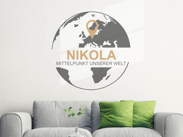 Wandtattoo Nikola - Mittelpunkt unserer Welt mit Pin im Globus