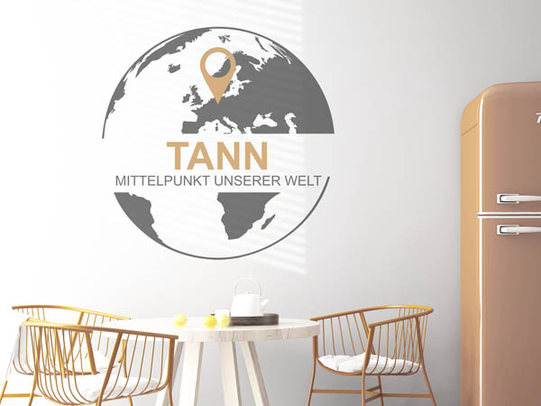 Wandtattoo Tann - Mittelpunkt unserer Welt mit Pin im Globus