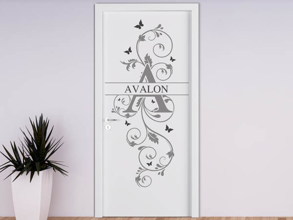 Wandtattoo Namensschild Avalon auf einer Tür