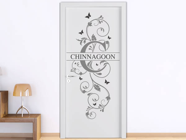 Wandtattoo Namensschild Chinnagoon auf einer Tür