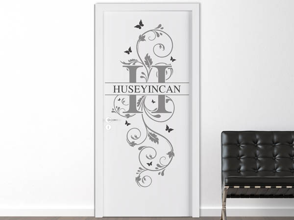 Wandtattoo Namensschild Huseyincan auf einer Tür